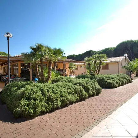 Aparthotel Golfo Di Maremma Village 2*