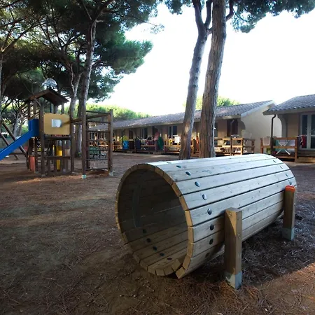 Aparthotel Village Golfo Degli Etruschi 2*